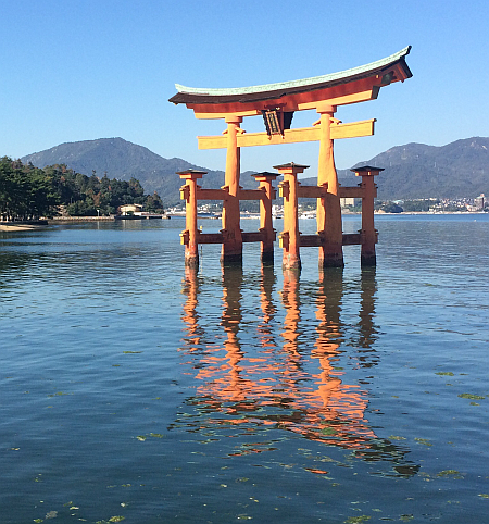 宮島で厳島神社参拝と弥山登山、そして食べ歩きを堪能しました