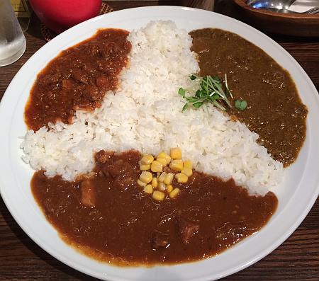 東小金井の「サイのツノ」は複数のこだわりカレーを一度に味わえる嬉しいカレーショップ