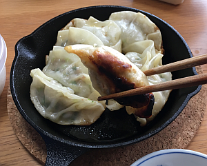 手作りギョーザを「ニトスキ（ニトリのスキレット）」で焼いてみました