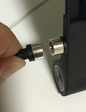 マグネット脱着式 microUSBケーブル「500-USB044」でタブレットのケーブル抜き差しや充電を簡単に