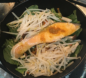 残った「鮭の切り身」で「鮭と野菜のカレー蒸し焼き」を作ってみた