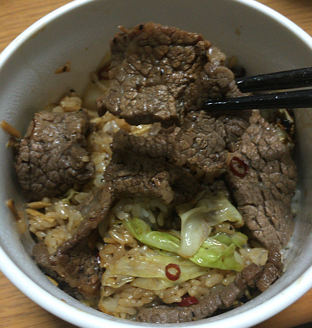 焼肉用の牛肉が残っていたのでタレも作って「焼肉丼」にしてみました